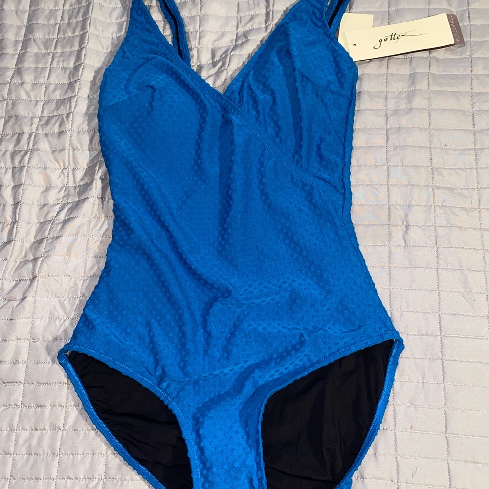 Womens Size 8 Swim Suit